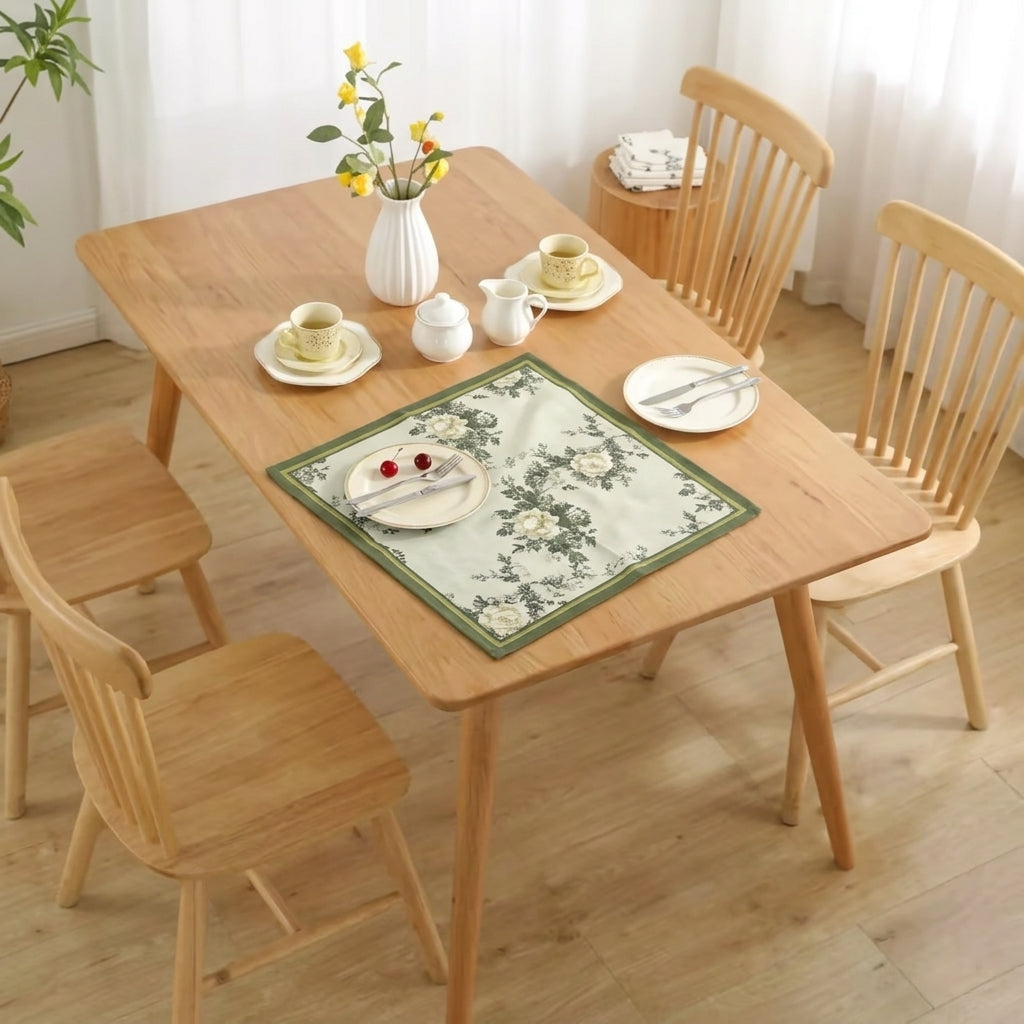 Nappe Carrée Vert Pâle à Motifs Roses – Imperméable et Réutilisable pour les Fêtes