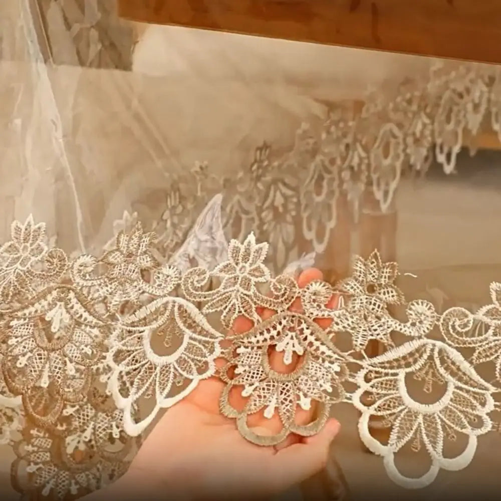 Nappe Transparente à Bords Dentelés Imperméable – Anti Taches