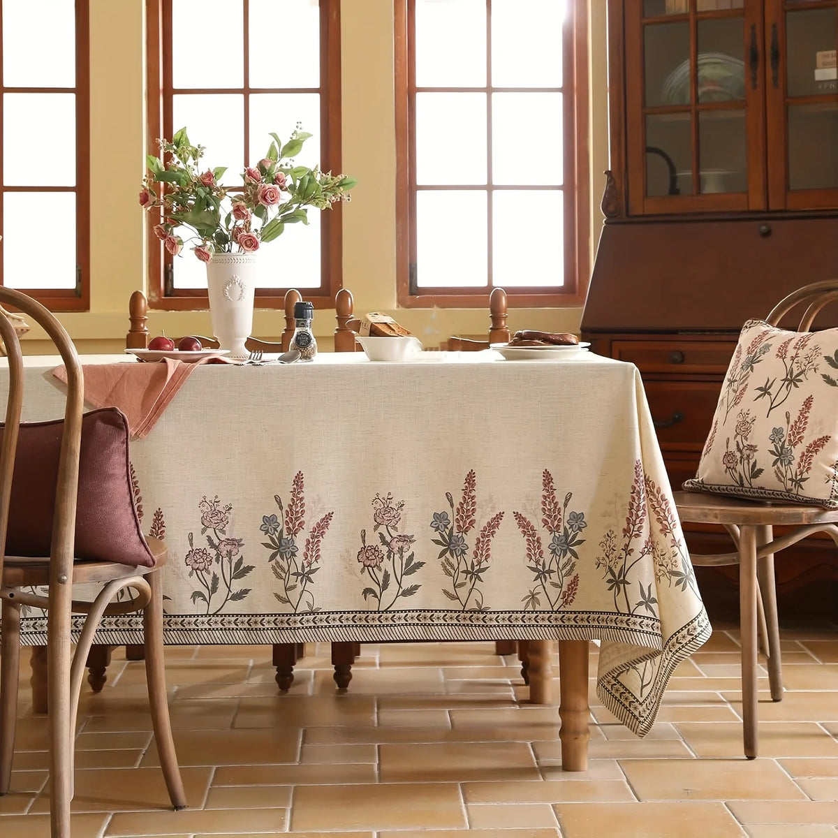 Nappe de Table Rectangulaire à Motifs Floraux – Infroissable et Réutilisable pour Toutes Occasions