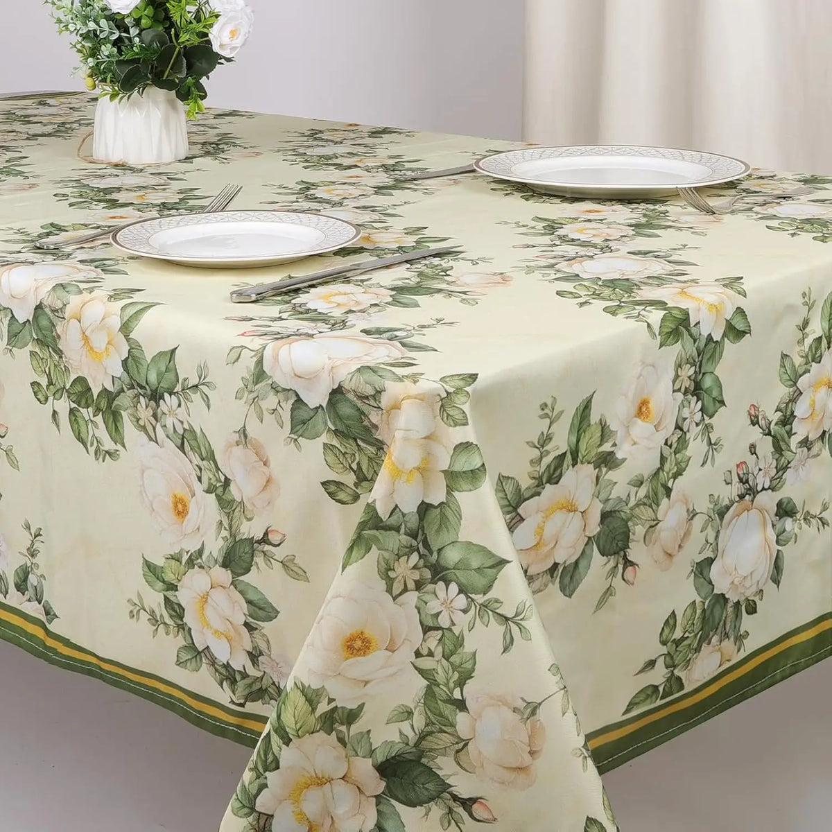 Nappe Rectangulaire Vert Pâle à Motifs Roses – Imperméable et Réutilisable pour les Fêtes