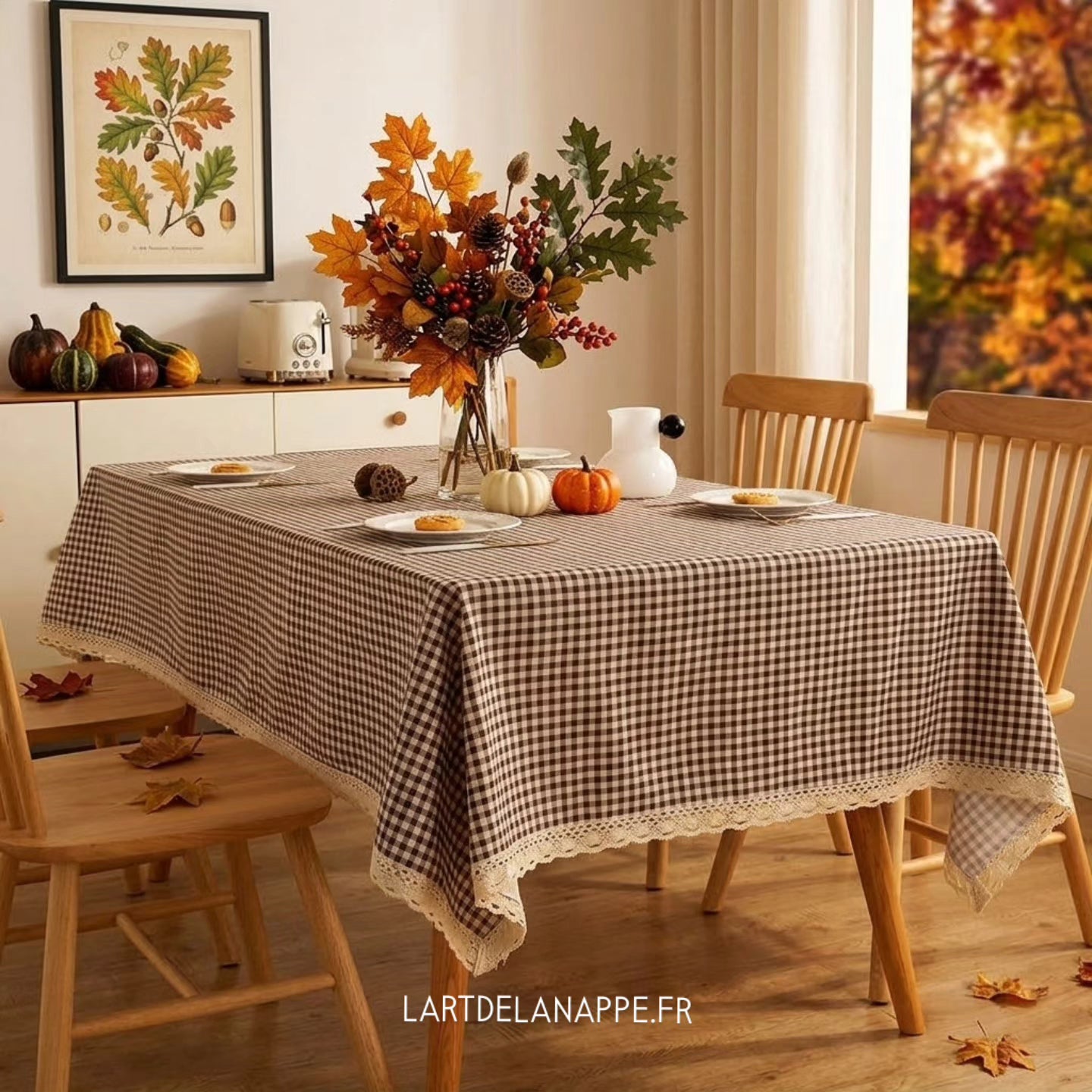 Nappe Rectangulaire à Carreaux Marron et Pompons Crème – Style Champêtre
